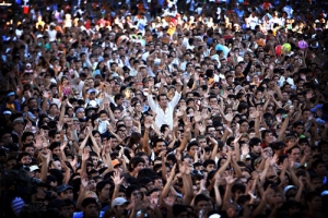上周五超過30萬人擠滿了布宜諾斯艾利斯的街道參加路易斯•帕羅的佈道會。（圖：Luis Palau Association） <br/>