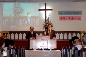 6月8日，聖言資源中心會長賴若瀚牧師在中華海外宣道會主講第25屆紐約市基督徒培靈進修大會，可容納500多人的禮堂座無虛席。（圖：基督新報/全威） <br/>