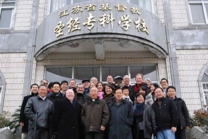 代表團訪問了江蘇聖經專科學校，該學校11年來為當地培養了700名神學生。（圖：福音時報） <br/>