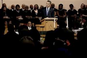 1月17日，奧巴馬向華盛頓佛蒙特街浸信會教會近300名會友表示，信仰讓他在很多艱難時刻中得安穩。（圖：美聯社） <br/>