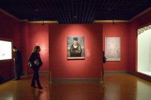 圖爲展覽中一個利瑪竇的畫像，利瑪竇去世時他的弟子所繪，這是有明確記載的第一幅由中國人繪製的油畫 。（圖：首都博物館） <br/>