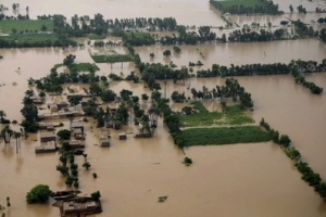 由於豪雨持續，巴基斯坦水災災情不斷擴大，水患更有從西北部向南部蔓延的趨勢。（圖：美聯社） <br/>
