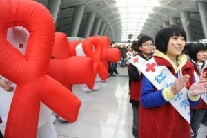 中國紅十字會的義工參與在北京的世界愛滋病日活動。（圖：法新社） <br/>