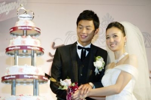 12月4日盧彥勳與交往七年的女友錢瓊文正式結婚，婚禮受到眾人祝福。 （圖: 中央社） <br/>