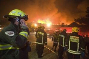 延燒多日的以色列山林大火，造成當地嚴重傷亡。 （圖: World News） <br/>