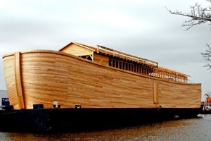 現身荷蘭港口的挪亞方舟仿造版外景。（圖：路透社） <br/>