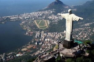 豎立在里約熱內盧科爾科瓦杜山的耶穌像。（圖：網路） <br/>