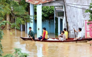 越南已有超過50萬居民受到洪災影響，近14萬棟房屋被淹。（圖：網路） <br/>