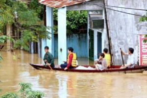 越南已有超過50萬居民受到洪災影響，近14萬棟房屋被淹。（圖：網路） <br/>