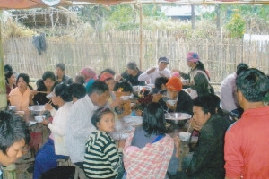 受災家庭獲教會夥伴提供糧食援助。（圖：施達基金會） <br/>