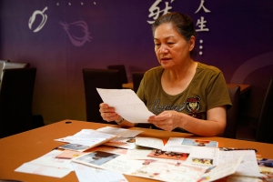 資助人廖媽媽完整保存受助童阿祥的每一封信件與照片（圖：台灣世界展望會提供） <br/>