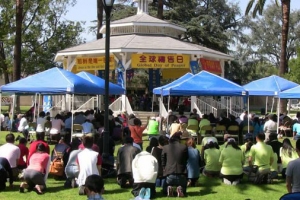 500多名來自洛杉磯各地的、華人教會的基督徒聚集在天普市政府公園同聲向神期求復興。（圖：大洛杉磯教會網絡） <br/>