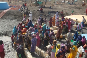 聯合國難民署統計，過去三個星期共有約3萬5千多難民越過蘇丹邊境抵達上尼羅州，為當地本已十分嚴峻的人道主義局勢增加了巨大的變數。（圖：無國界醫生） <br/>