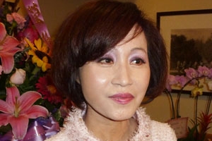 南加州核桃市史上第一位華裔女市長蘇王秀蘭4月再度連任，圖攝於就職典禮當日。（圖：環球通訊社） <br/>