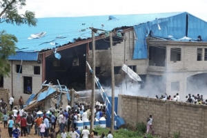 尼日利亞北部卡杜納市（Kaduna）一間教會17日遭炸彈襲擊。（圖：路透社） <br/>