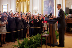 美國總統奧巴馬15日白宮舉行招待會，紀念同性戀、雙性戀及變性者（LGBT）自豪月。（圖：White House/Chuck Kennedy） <br/>