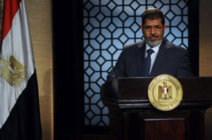 穆斯林兄弟會的穆罕默德‧穆爾西（Mohammed Mursi）近日被選為埃及總統，24日他首次通過電視向埃及全國發表講話。（圖：路透社） <br/>