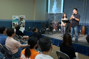 矽谷生命河靈糧堂廣東話牧區的弟兄姊妹聽Chris和Lydia的分享。（圖：基督日報/ Hudson Tsuei） <br/>