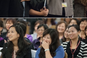 （上）劉彤牧師也到場支持，勉勵姊妹們。（下）姊妹們聽道時投入專注。（圖：基督日報/ Hudson Tsuei） <br/>