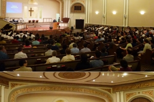 紐約長島宣教大會由十多所華人教會舉辦，近些年來紐約華人教界規模最大的跨教會宣教大會。圖下是教會聯合詩班獻唱。（圖：本報記者） <br/>