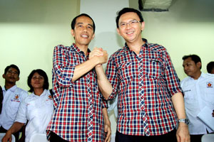 華裔基督徒鐘萬學（A Hok）（右）正式出任印度尼西亞首都雅加達的副省長。（圖：Antara Photo/Dhoni Setiawan） <br/>
