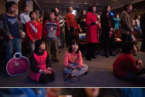 矽谷生命河靈糧堂於12月24日晚舉行兩場平安夜慶祝活動，兩三千人一家大小從矽谷各地前來同慶「平安夜聖子誕生」。（圖：基督日報/ Hudson Tsuei） <br/>