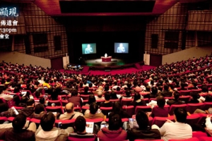 12月18日晚，唐崇榮牧師在台北舉行「2012唐崇榮博士聖誕佈道會」。（圖：唐崇榮國際佈道團 台灣辦事處） <br/>