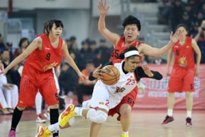 玛雅.摩尔在中國女子籃球賽場上的英姿。（圖：網絡） <br/>