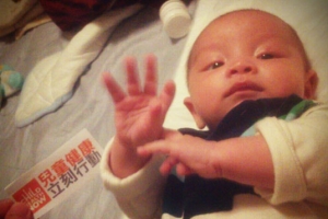 透過上傳舉手宣誓照片、網站連署等實際行動，台灣民眾與全球一同參與在「兒童健康‧立刻行動」倡導行動中。（圖：台灣世界展望會） <br/>