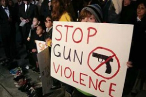 康州槍擊案後，美國反對槍支暴力的遊行活動。（圖：路透社） <br/>