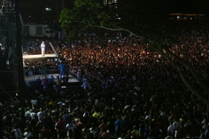 包樂日前在委內瑞拉舉行青年佈道大會上超過4萬5千人參加。（圖：包樂佈道團官網） <br/>