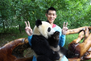 林書豪與大熊貓親密合影。（圖：中新網） <br/>