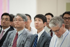 國際洛桑執行主席Michael Oh（中）出席亞洲教會領袖論壇。（圖：洛桑運動官網） <br/>
