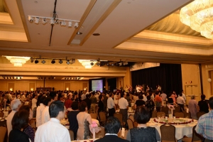 正道福音神學院2013年感恩宴會於9月7日在工業市太平洋棕櫚大酒店盛大舉行， 700位嘉賓齊聚一堂。（圖：正道福音神學院） <br/>