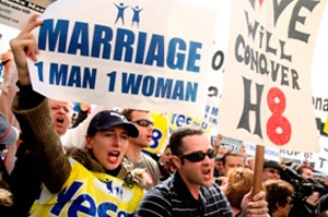 聖經主張：婚姻的定義僅限於一男一女。 <br/>