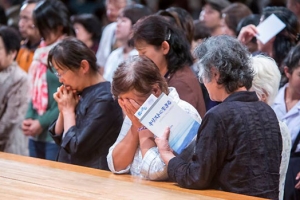 聖靈在佈道會上工作，感到不少日本人信主。（圖：葛培理佈道團） <br/>