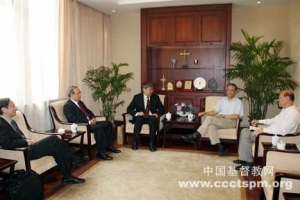 李思敬本月11日訪問上海，與中國基督教三自愛國運動委員會主席傅先偉會面。(圖：中國基督教網) <br/>