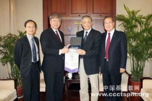 李思敬本月11日訪問上海，與中國基督教三自愛國運動委員會主席傅先偉會面。(圖：中國基督教網) <br/>