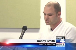 正接受調查的青年牧師Danny Smith。（圖：視頻截屏） <br/>