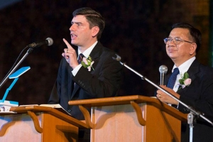 葛威爾牧師11月出在泰國傳講福音信息。（圖：葛培理佈道團臉書） <br/>