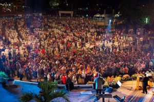 葛威爾佈道會在泰國是很大的基督教盛事，超過萬人參與。（圖：葛培理佈道團臉書） <br/>