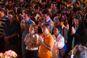 很多泰國人都被信息所打動，願把自己的生命交給耶穌掌管。（圖：葛培理佈道團臉書） <br/>