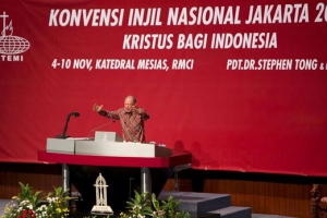 唐崇榮牧師在印尼全國研討大會時的奮力疾呼。（圖：唐崇榮國際佈道團官網） <br/>