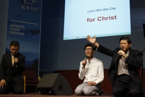 洛杉磯中日韓裔教牧舉行聯合禱告會。（圖：大洛杉磯教會網絡） <br/>