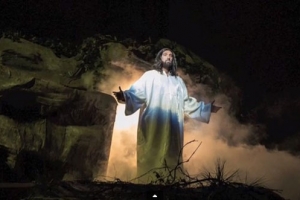 馬可樓教會復活節歌舞劇精彩片段。（圖：網絡截屏） <br/>