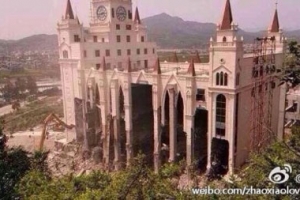 三江教堂主體被當地政府強拆。（圖：趙曉微博） <br/>