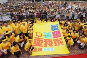 3.2萬人出席「愛爸媽‧愛我家」運動啟動禮。(圖：主辦單位臉書) <br/>