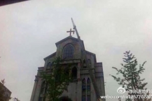 傳出溫州各地教堂的十字架上周繼續遭到地方政府強拆。（圖：基督徒網友微博） <br/>