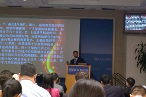 張伯笠牧師昨出席美國智庫霍布金斯學會在華府舉辦的中國基督教研討會，以浙江針對教會展開的三改一拆運動指出中國基督教面臨新一輪逼迫。（圖：張伯笠臉書） <br/>