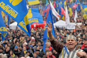 去年11月烏克蘭民眾示威抗議總統亞努科維奇中止和歐洲聯盟簽署政治和自由貿易協議，轉而加強與俄羅斯的關係。 <br/>